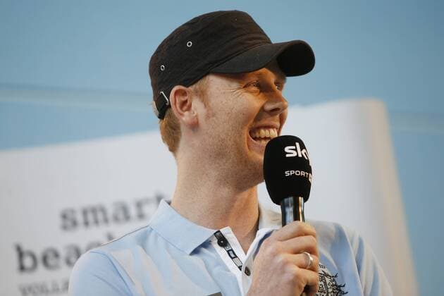 Hamburg, 9. April 2013 - Jonas Reckermann (Sky Experte und Olympiasieger) bei einer Pressekonferenz im BeachCenter Hamburg. Der Pay-TV Sender Sky überträgt ab Mai die höchste deutsche Beach-Volleyball Serie, die smart beach tour, live.