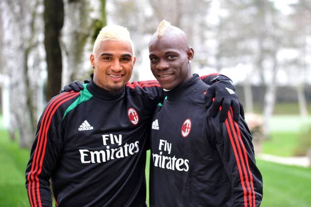 Kevin Prince Boateng und Mario Balotelli zeigen ihre blondierten Haare