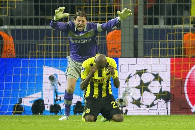 Torwart Roman WEIDENFELLER (hi.) jubelt mit Felipe SANTANA (beide DO) über den Sieg, Fussball Champions League, Viertelfinale, Borussia Dortmund (DO) - FC Malaga (Malaga), am 09.04.2013 in Dortmund Deutschland