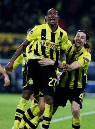 Dortmund Fußball Champions League Viertelfinale Borussia Dortmund vs. Malaga CF, Jubel über das Siegtor, v.l. Torschütze Felipe Santana und Neven Subotic (BvB)