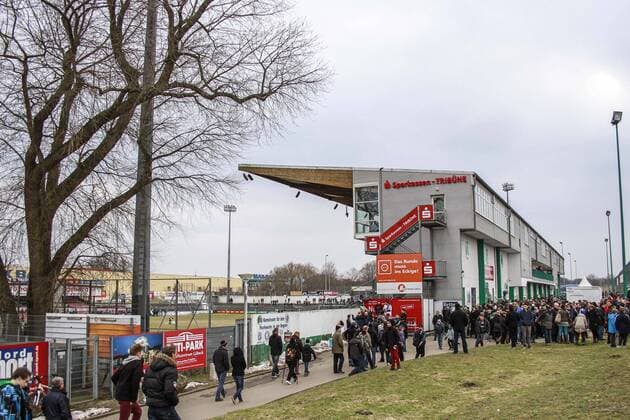 Fußball, Stadiongeschichte VfB Lübeck Deutschland, Lübeck , Stadion an der Lohmühle, Regionalliga, Saison 2012 2013 , Retterspiel für den VFB Lübeck, Aussenansicht des Stadions
