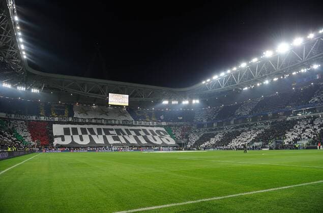 FUSSBALL CHAMPIONS LEAGUE VIERTELFINALE RÜCKSPIEL 2012 2013 Juventus Turin10.04.2013 Fanchoreographie der Juventus Fans im Stadion Juventus Stadium 