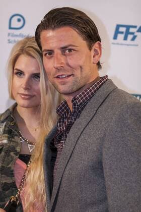 Roman Weidenfeller mit Freundin Lisa Rossenbacher bei der Premiere von Das Leben ist nichts für Feiglinge im Lichtburg Kino in Essen Premiere von Das Leben ist nichts für Feiglinge im Lichtburg Kino in Essen