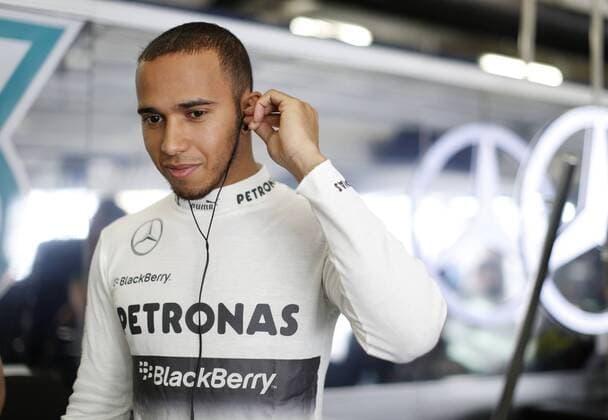 Motorsports: FIA Formula One World Championship 2013, Grand Prix of China, 10 Lewis Hamilton (GBR, Mercedes AMG Petronas F1 Team), xHOCHxZWEIx