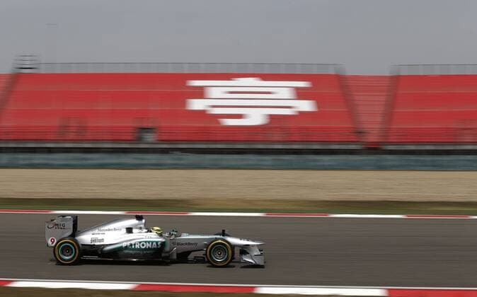 Motorsports: FIA Formula One World Championship 2013, Grand Prix of China, 10 Lewis Hamilton (GBR, Mercedes AMG Petronas F1 Team), xHOCHxZWEIx