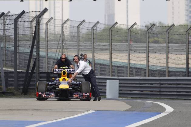 Motorsports: FIA Formula One World Championship 2013, Grand Prix of China, 2 Mark Webber (AUS, Infiniti Red Bull Racing), xHOCHxZWEIx