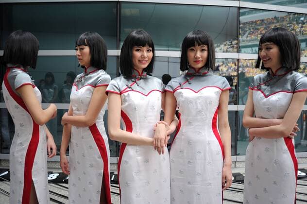 FORMULA ONE CHINESE GRAND PRIX AT SHANGHAI INTERNATIONAL CIRCUIT ON APRIL 12-13-14 2013. UBS GRID GIRLS. FORMULE 1 : Grand Prix de Chine - Essais - Shanghai - 13 04 2013 BernardAsset Panoramic 