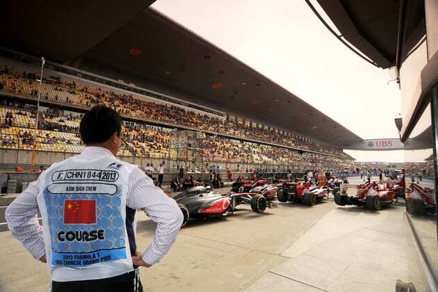 FORMULA ONE CHINESE GRAND PRIX AT SHANGHAI INTERNATIONAL CIRCUIT ON APRIL 12-13-14 2013. QUALIFICATIONS PARC FERME. FORMULE 1 : Grand Prix de Chine - Essais - Shanghai - 13 04 2013 BernardAsset Panoramic 