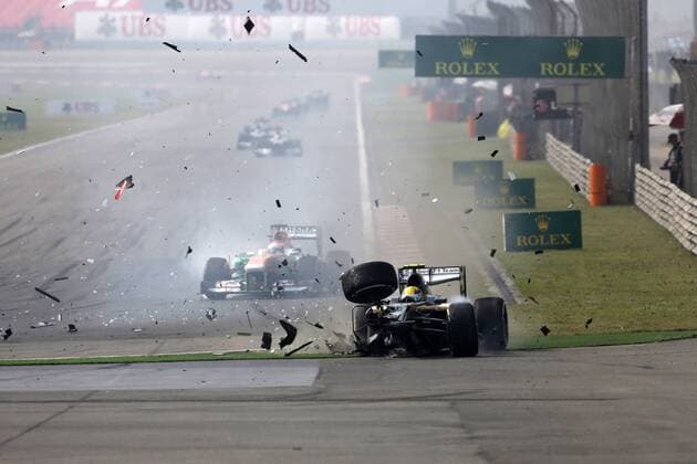 14.04.2013- Race, Crash, Esteban Gutierrez (MEX), Sauber F1 Team C32 