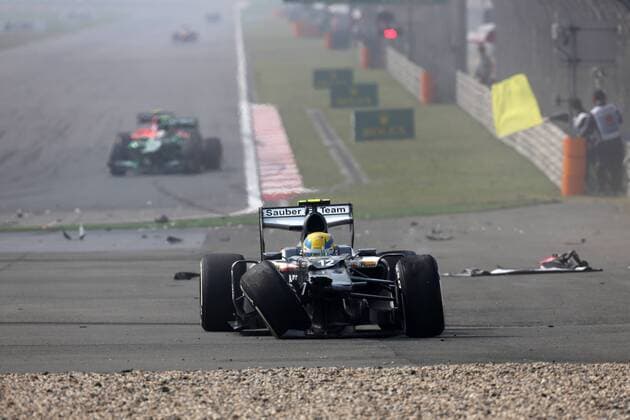 14.04.2013- Race, Crash, Esteban Gutierrez (MEX), Sauber F1 Team C32 