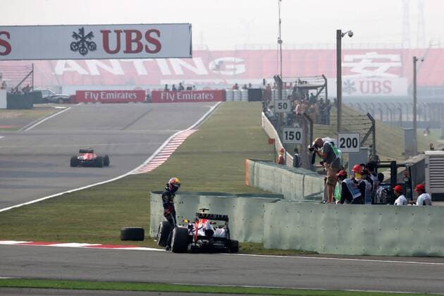 14.04.2013- Race, Crash, Mark Webber (AUS) Red Bull Racing RB9 