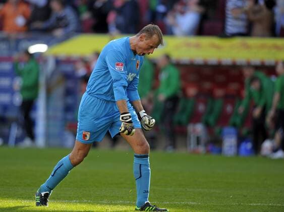 14.04.2013, Fussball 1.Bundesliga 2012 2013, 29.Spieltag, FC Augsburg - Eintracht Frankfurt, Torwart Alexander Manninger (Augsburg) jubelt.