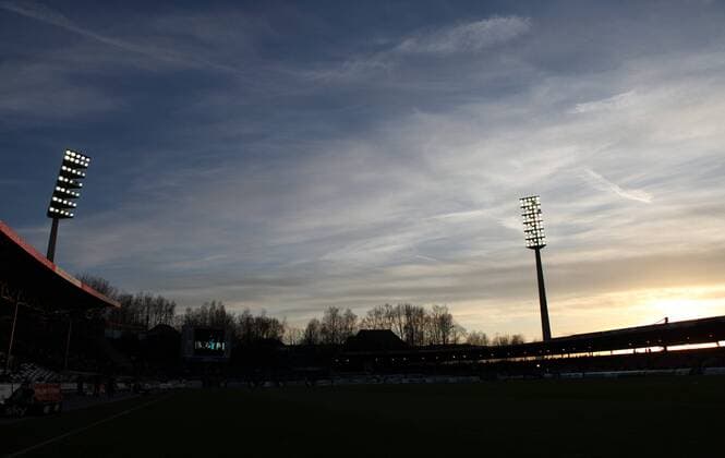 Fußball, Stadiongeschichte FC Erzgebirge Aue GER, 2.FBL, FC Erzgebirge Aue 15.04.13, Aue, Sparkassen-Erzgebirgsstadion, GER, Aue , 2.FBL, 29. Spieltag, FC Erzgebirge Aue im Bild Abendstimmung im Stadion