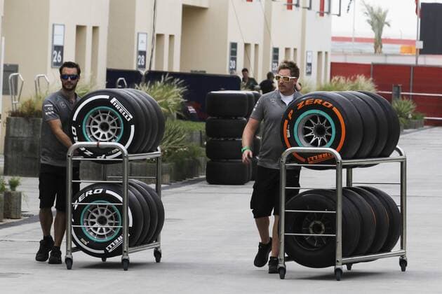 Motorsports: FIA Formula One World Championship 2013, Grand Prix of Bahrain, xHOCHxZWEIx