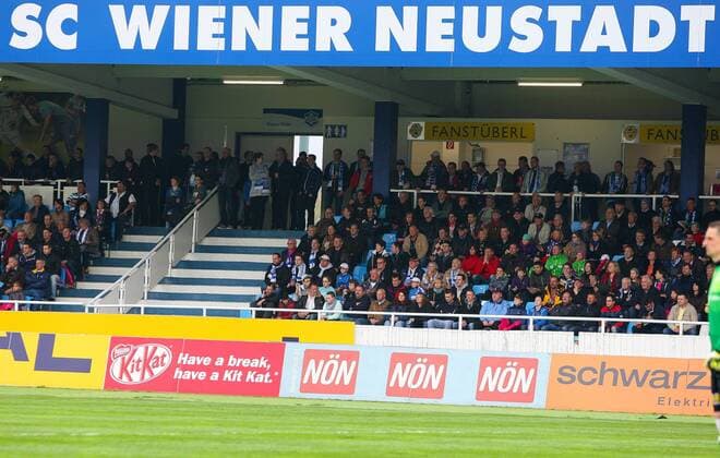 FUSSBALL - BL, Wr.Neustadt vs Admira WIENER NEUSTADT,AUSTRIA,20.APR.13 - FUSSBALL - tipp3 Bundesliga powered by T-Mobile, SC Wiener Neustadt vs FC Admira Wacker Moedling. Bild zeigt Fans. 