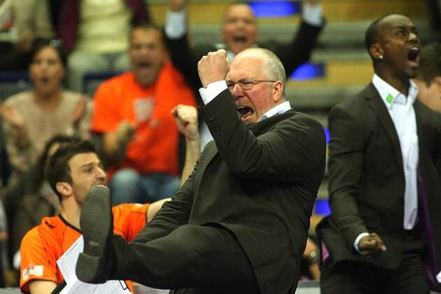Berlin, Deutschland 21. April 2013: Play-Off Bundesliga Volleyball 12 13: Berlin Recycling Volleys vs. VfB Friedrichshafen. Trainer Mark Lebedew (Berlin) jubelt emotional sw