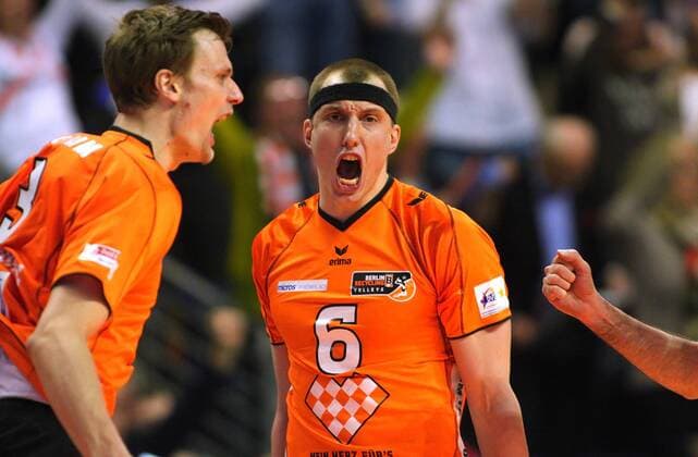 Berlin, Deutschland 21. April 2013: Play-Off Bundesliga Volleyball 12 13: Berlin Recycling Volleys vs. VfB Friedrichshafen. Felix Fischer (Berlin 6) Jubel, Freude, Emotion sw