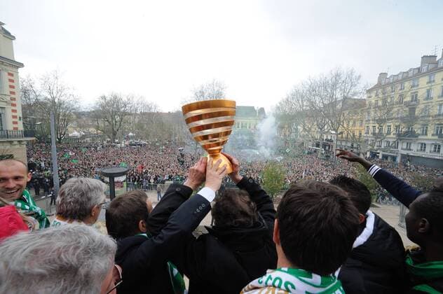 Fans begrüßen den Ligapokasieger Saint Etienne FOOTBALL : - 21 04 2013 FredericChambert Panoramic 