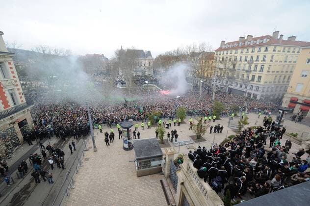 Fans begrüßen den Ligapokasieger Saint Etienne FOOTBALL : - 21 04 2013 FredericChambert Panoramic 