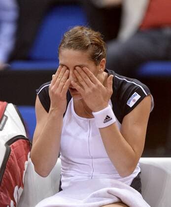Andrea PETKOVIC (GER) enttäuscht Enttäuschung Emotion völlig entnervt Tennis Damen 23.04.2013 Porsche Tennis Grand Prix Stuttgart 2013 20.04.-28.04.2013 Porsche Tennis Grand Prix Stuttgart 2013
