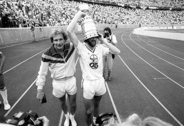 Fußball, DFB-Pokalfinale 1984 1985, FC Uerdingen 05 - FC Bayern München Wolfgang Schäfer (li.) und Friedhelm Funkel (beide Bayer 05 Uerdingen) sind DFB Pokalsieger 1985