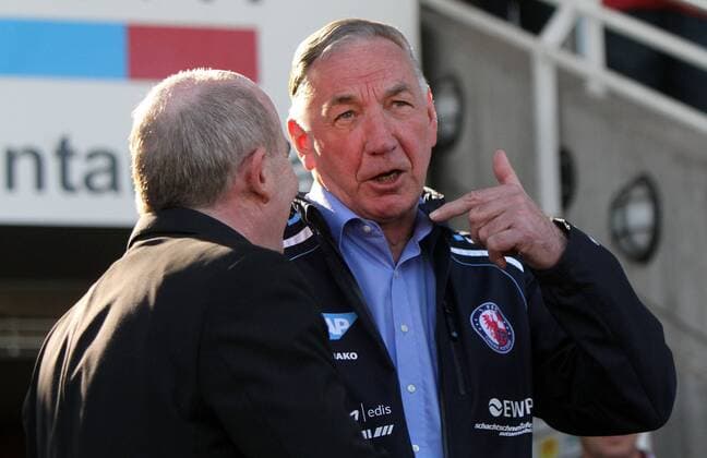 24.04.2013, xfsx, Fussball 1.Bundesliga Damen, FFC Frankfurt - Turbine Potsdam, v.l. Manager Siegfried Dietrich (1. FFC Frankfurt), Trainer Bernd Schröder (1. FFC Turbine Potsdam)gibt Anweisungen, gestikuliert, mit den Armen gestikulieren, gives instructions, gesticulate