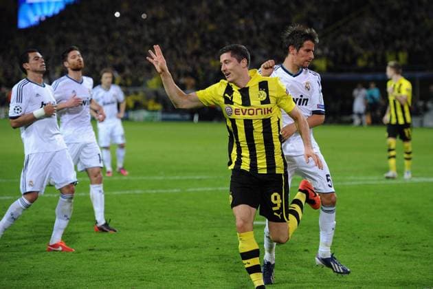 Fussball Champions League Borussia Dortmund - Real Madrid am 24.04.2013 im Signal Iduna Park in Dortmund Torjubel zum 4:1 durch Robert Lewandowski ( Dortmund )