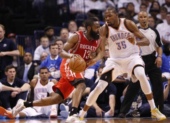 OKLAHOMA CITY, April 24, 2013 - James Harden (L) of Houston Rockets drives past Kevin Durant of Oklahoma City Thunder during Game 2 at the first-round NBA Basketball Herren USA basketball playoff series in Oklahoma City, April 24, 2013. Oklahoma City Thunder won the match 105-102. (Xinhua Song Qiong) US-OKLAHOMA CITY-NBA-ROCKETS VS THUNDER 