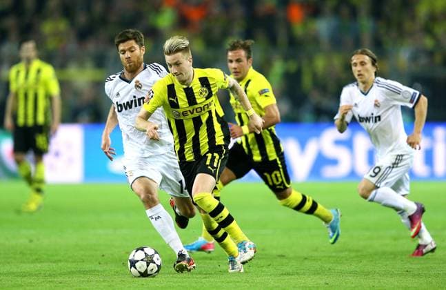 Foto .... Xabi Alonso , links - Madrid - gegen .... Marco Reus Fussball - Championsleague am Mi. 24.04.2013 Halbfinale Bor. Dortmund - Real Madrid 4 - 1