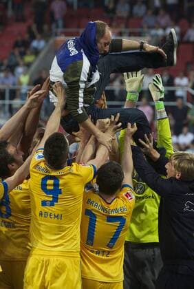 Torsten Lieberknecht, Trainer (Eintracht Braunschweig) Jubel, FC Ingolstadt 04 vs Eintracht Braunschweig), , Sport, Ballsport, Fussball, Bundesliga 2, Ingolstadt, Audi Sportpark,
