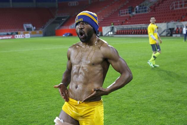 26.04.2013, Audi Sportpark, Ingolstadt, Ligaspiel 2. Liga, Eintracht Braunschweig, im Bild Dominick Kumbela (12, Eintracht Braunschweig)jubelt nach dem Aufstieg GER, 2. FBL, Eintracht Braunschweig