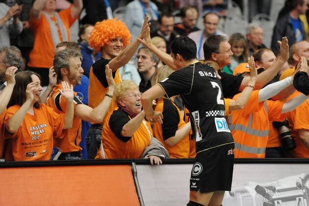 Kawika SHOJI (Berlin RV) bedankt sich bei den Fans. EP_WSE