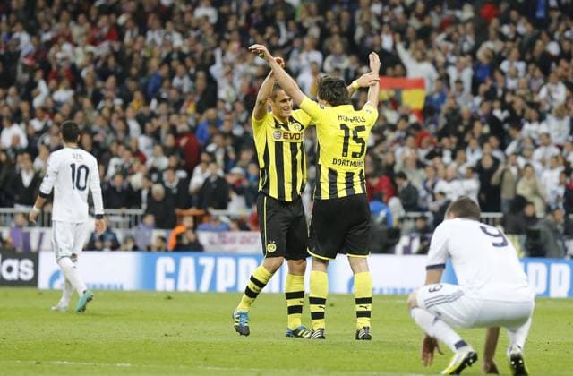 Sebastian KEHL Nr.5 BVB, Mats HUMMELS Nr. 15 BVB Jubel, Mesut OEZIL (ÖZIL) , Real Nr. 10, Karim BENZEMA , Real 9 Emotionen, enttäuscht, Enttäuschung, Frust, frustriert, Trauer ,traurig, verzweifelt, Verzweiflung REAL MADRID - BORUSSIA DORTMUND ( - ) Fussball UEFA Champions League, Halbfinale Rueckspiel, Madrid, 30.04.2013 CL Saison 2012 2013, BVB, RM