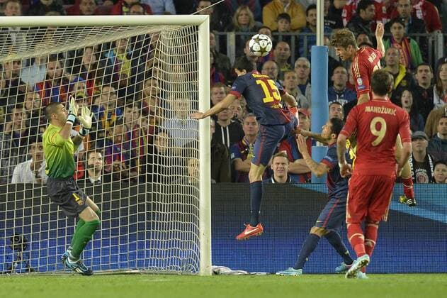 BARCELONA, 01.05.2013, Thomas Mueller (FC Bayern München) köpft den Ball zum 0-3 TW Victor Valdez (FC Barcelona) kann ihn nicht parieren im UEFA Champions League Halbfinale Rückspiel FC Barcelona gegen FC Bayern München im Camp Nou in Barcelona, 01.05.2012.