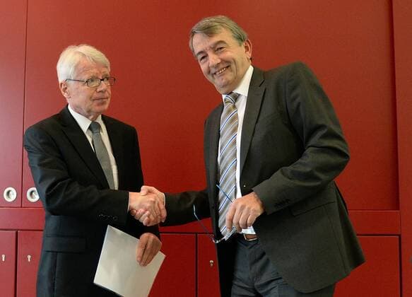 03.05.2013, xjhx, DFB Präsidiumssitzung DFB und DFL, v.l. Dr. Reinhard Rauball (Präsident Ligaverband DFL), DFB Präsident Wolfgang Niersbach (Deutsche Fussball Bund)
