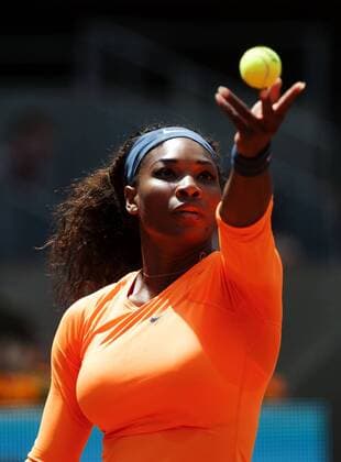 (130505) -- MADRID, May 5, 2013 (Xinhua) -- Serena Williams of the United States serves the ball during the women s first round of WTA Tennis Damen Madrid Open in Madrid, capital of Spain May 5, 2013. 