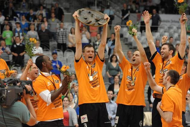 Jubel bei Berlin nach dem Geewinn der Deutschen Volleyballmeisterschaft 2013 EP_WSE
