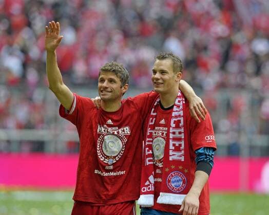 11.05.2013, Fussball 1.Bundesliga 2012 2013, 33.Spieltag, FC Bayern München - FC Augsburg, in der Allianz-Arena München, v.l. Thomas Müller (Bayern München) und Torwart Manuel Neuer (Bayern)