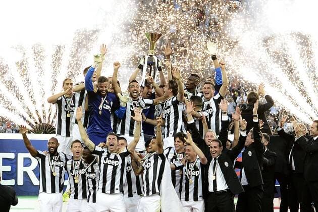 Db Torino 11 05 2013 - Spieler von Juventus Turin feiern die Meisterschaft in der Serie A: Juventus 