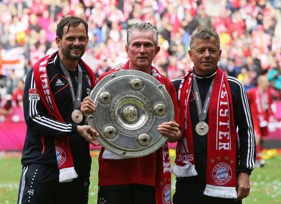 FC Bayern München - Deutscher Fussball Meister 2013 - v.li.: Torwarttrainer Toni Tapalovic, Trainer Jupp Heynckes und Co Trainer Peter Hermann (FC Bayern) mit Meisterschale