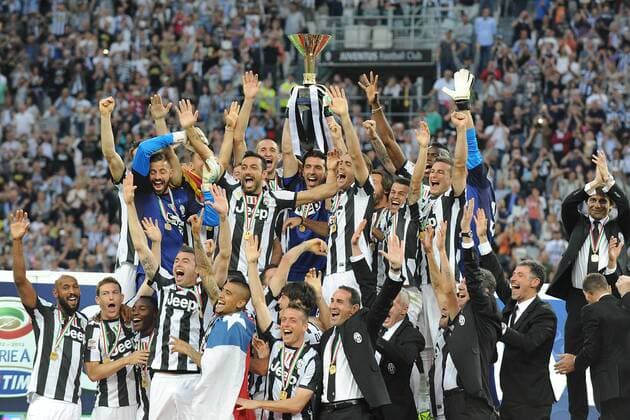 IPP20130511 Football - soccer: Serie A, Juventus Turin - Meisterfeier 2013, GIANLUIGI BUFFON präsentiert die Trophäe - xHOCHxZWEIx xItalyxPhotoxPressx 