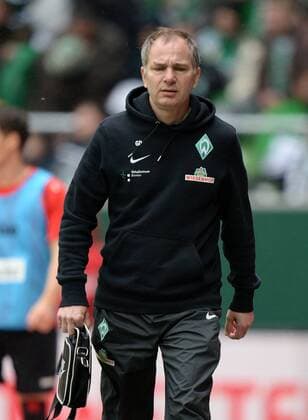FUSSBALL 1. BUNDESLIGA SAISON 2012 2013 33. SPIELTAG SV Werder Bremen - Eintracht Frankfurt 11.05.2013 Mannschaftsarzt Goetz Dimanski (SV Werder Bremen) 