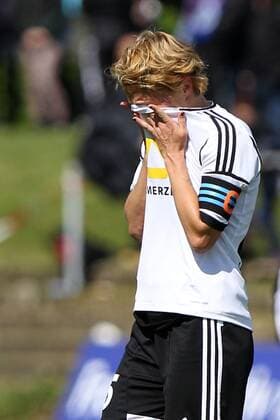12.05.2013, xfsx, 1.Bundesliga Damen, 1.FFC Frankfurt - FC Bayern München, v.l. Saskia Bartusiak (1. FFC Frankfurt) enttäuscht schauend, Enttäuschung, disappointed