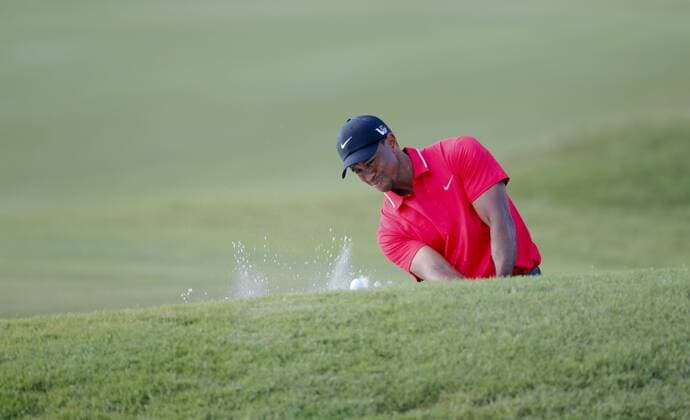 12 May 2013: Tiger Woods chips out of a bunker around the 16th green during the final round of The Players Championship at TPC Sawgrass in Ponte Vedra Beach, FL. GOLF: MAY 12 PGA Golf Herren - THE PLAYERS Championship - Final Round Icon23154998 EDITORIAL USE ONLY