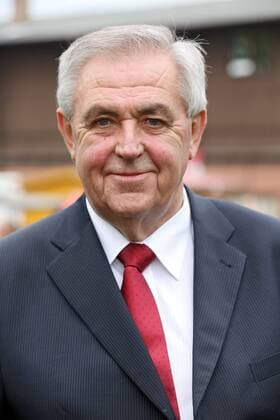 04.05.2013, Dresden, Sachsen, GER - Christoph Winkler, Präsident des Dresdner Rennverein, im Portrait. Galopprennbahn Dresden-Seidnitz. (Winkler, Portrait, Portraet, Präsident, Präsident, Porträt) 091D040513DRESDEN.JPG