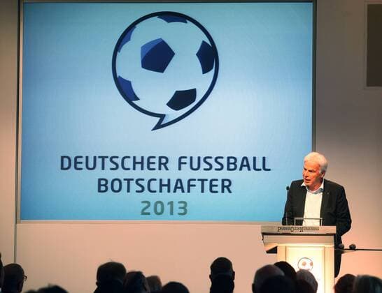 13.05.2013 - Fussball - Deutscher Fussball Botschafter 2013 - JüRa - Rainer Holzschuh (Herausgeber Kicker Sportmagazin) spricht