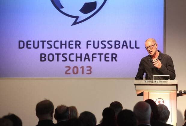 13.05.2013 - Fussball - Deutscher Fussball Botschafter 2013 - JüRa - Peter Lohmeyer (Schauspieler - Das Wunder von Bern) spricht