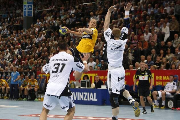 Kiel, 14. Mai 2013 - Handball, 1. Bundesliga 2012 13, THW Kiel - Rhein-Neckar Löwen: Momir Ilic (THW Kiel, 31), Kim Ekdahl Du Rietz (Rhein-Neckar Löwen, 60), Rene Toft Hansen (THW Kiel, 7)
