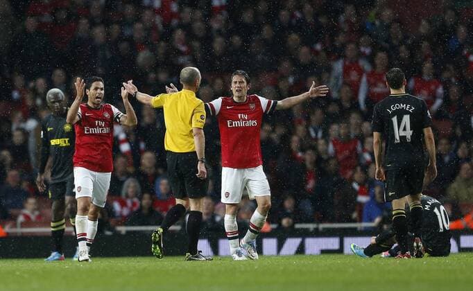 Arsenal s Mikel Arteta and Tomas Rosicky berate referee Mike Dean after his award of a freekick leading to Wigan s opening goal - Barclays Premier League - Arsenal vs Wigan - Emirates Stadium - London - 14 05 2013 - Pic David Klein Sportimage EDITORIAL USE ONLY. No use with unauthorised audio, video, data, fixture lists, club league logos or live services. Online in-match use limited to 120 images, no video emulation. No use in betting, games or single club league player publications.
