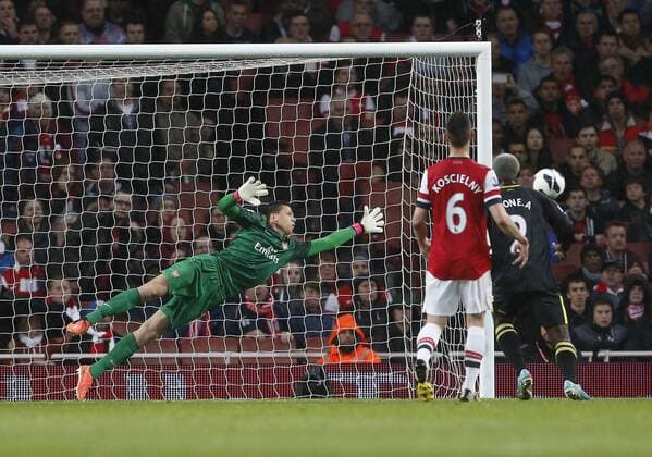 Arsenal s Wojciech Szczesny fails to save Wigan s Shaun Maloney s freekick - Barclays Premier League - Arsenal vs Wigan - Emirates Stadium - London - 14 05 2013 - Pic David Klein Sportimage EDITORIAL USE ONLY. No use with unauthorised audio, video, data, fixture lists, club league logos or live services. Online in-match use limited to 120 images, no video emulation. No use in betting, games or single club league player publications.